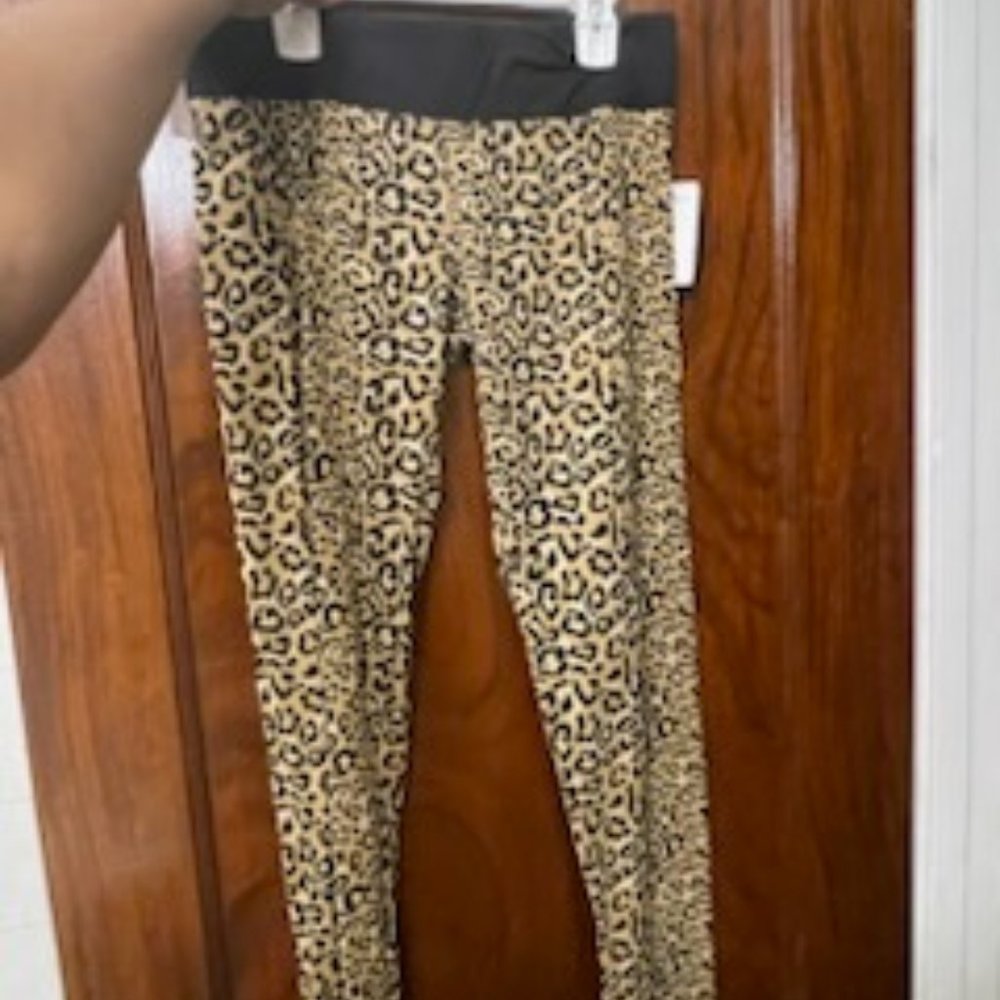 Brand New Leopard Print Leggings Size M, can be worn as casual or dressy